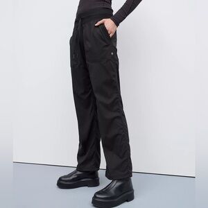 lululemon Dance Studio Mid-Rise Pant Regular in Black Size 2 31” with Pockets